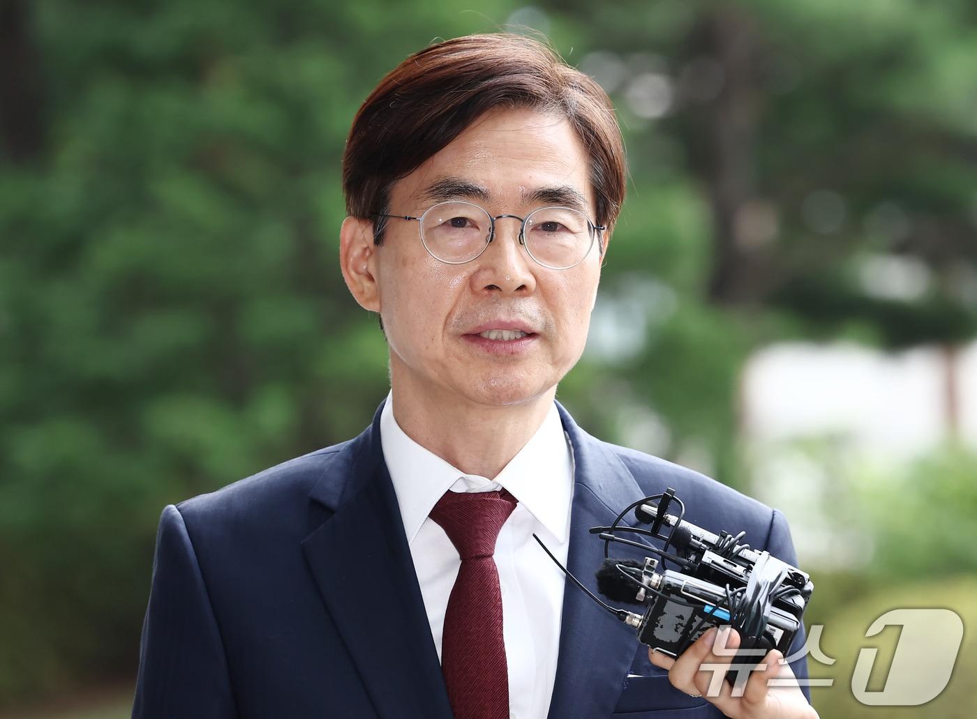 본문 이미지 - 국민의힘 당대표 후보에 출마한 조경태 의원이 11일 오전 내란특검 사무실이 마련된 서울 서초동 서울고등검찰청에서 참고인 조사를 받기 위해 출석하며 취재진 질의에 답변하고 있다. 2025.8.11/뉴스1 ⓒ News1 김민지 기자