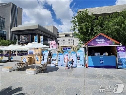 본문 이미지 - 서울 광화문 광장 &#39;비짓부산 팝업&#39; 조성 현장.&#40;부산관광공사 제공. 재판매 및 DB금지&#41;