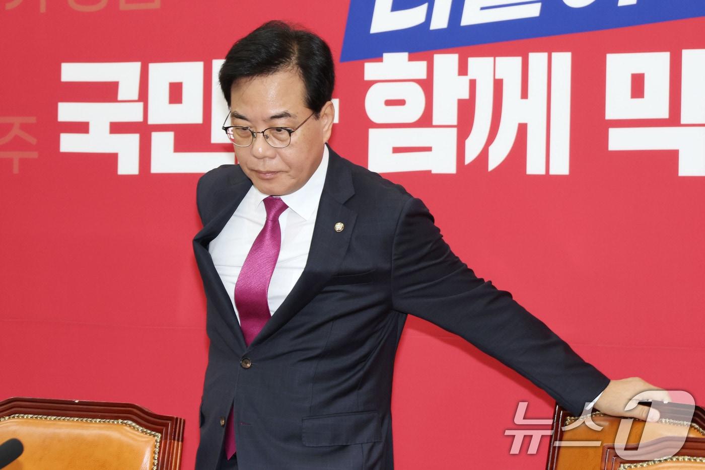 송언석 국민의힘 비상대책위원장 겸 원내대표가 11일 오전 서울 여의도 국회에서 열린 비상대책위원회의에 참석하고 있다. 2025.8.11/뉴스1 ⓒ News1 이광호 기자