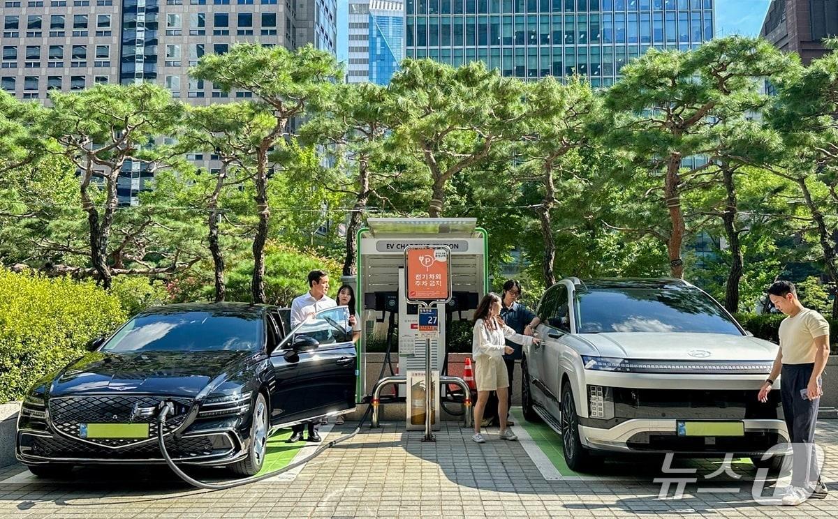 본문 이미지 - SK이노베이션이 계열사 임원 업무용 차량으로 교체하는 현대자동차 전기차&#40;EV&#41; eG80과 아이오닉9&#40;SK이노베이션 제공&#41;