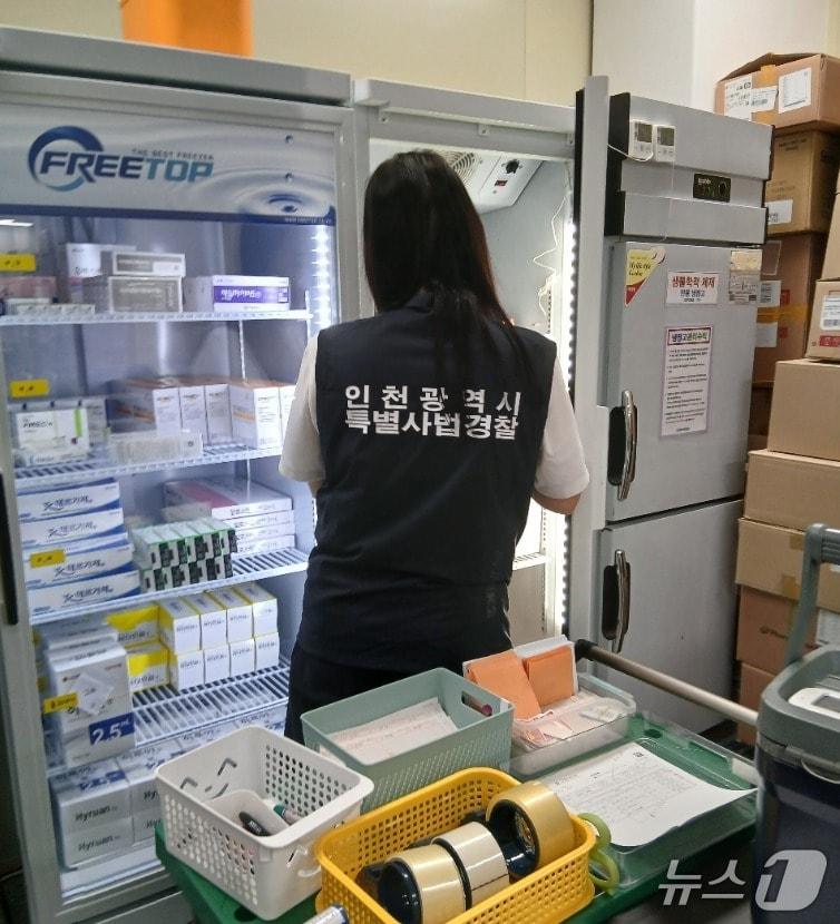 본문 이미지 - 인천시 특별사법경찰 단속 모습.(인천시 제공. 재배포 및 DB금지)2025.8.11/뉴스1