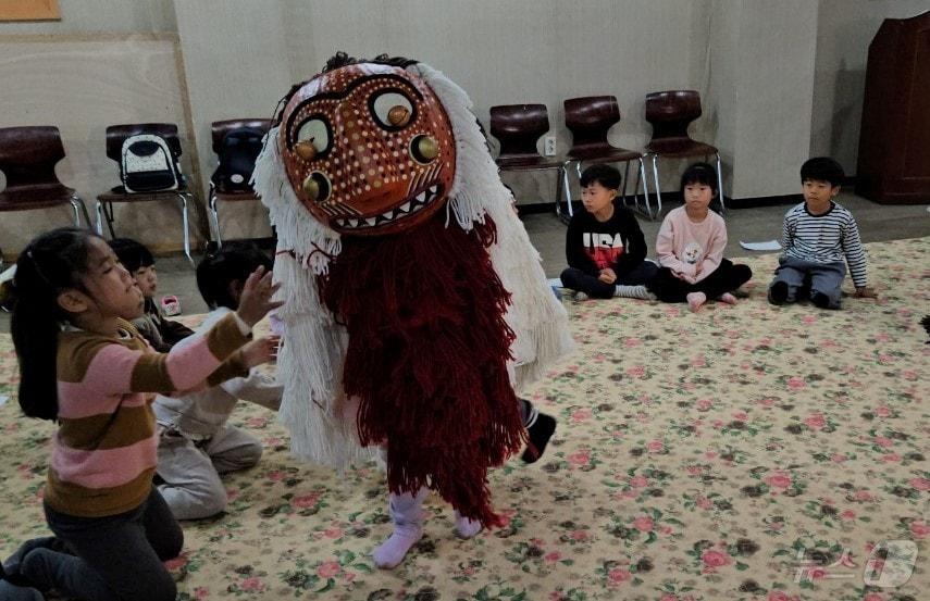 본문 이미지 - 경북교육청이 유보통합 시대와 저출생·고령화에 따른 지역 소멸 위기에 대응하기 위해 ‘지역사회 연계 교육·보육과정’을 운영한다. (경북교육청 제공. 재판매 및 DB 금지) ⓒ News1 김대벽기자