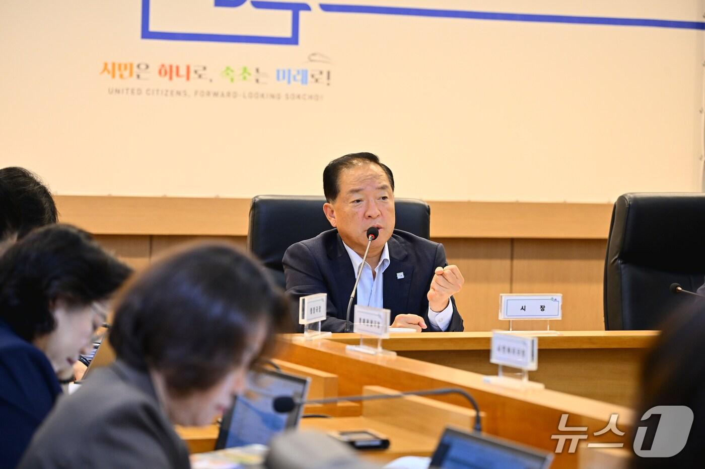 속초시 2025년 주요업무 추진현황 보고회 참석한 이병선 시장.&#40;속초시 제공, 재판매 및 DB 금지&#41; 2025.8.11/뉴스1