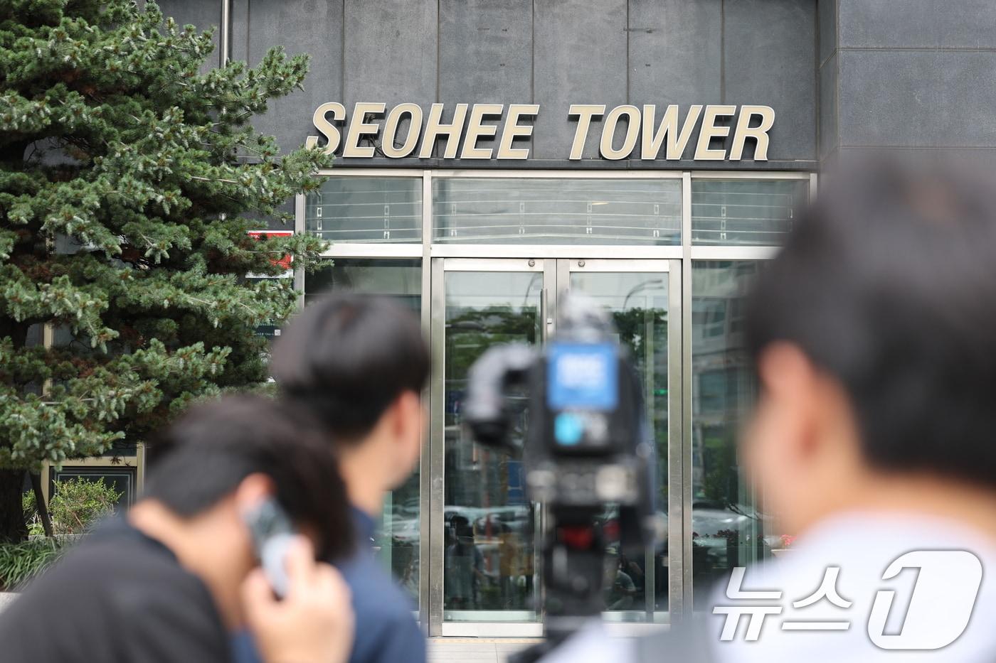 11일 김건희 여사의 의혹들을 수사하는 민중기 특별검사팀이 &#39;나토 목걸이 의혹&#39;과 관련해 서희건설을 압수수색을 진행중이다. 사진은 서울 서초구 양재동 서희건설 사옥 모습. 2025.8.11/뉴스1 ⓒ News1 이승배 기자