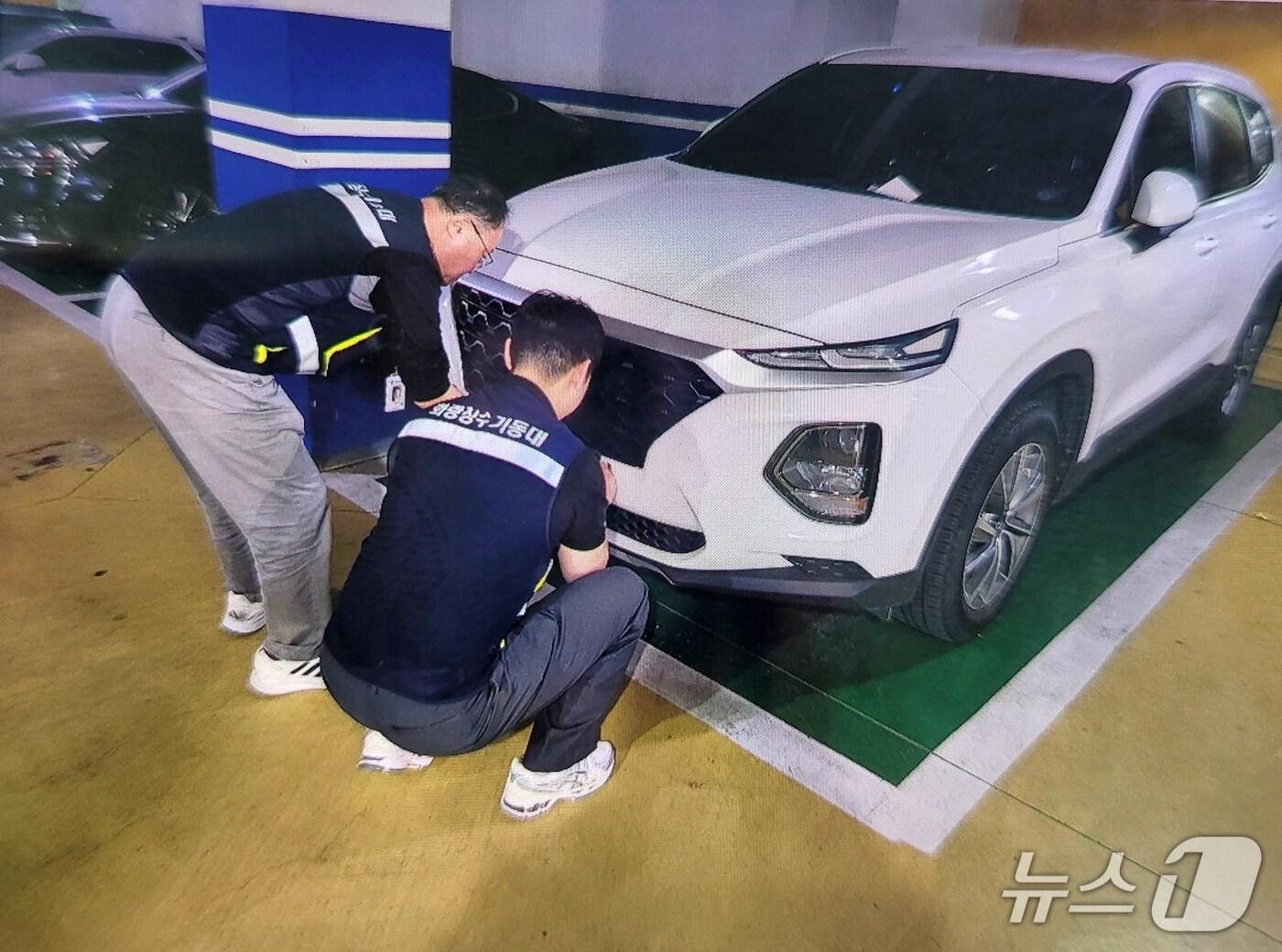 본문 이미지 - 충북 진천군이 자동차세 등 체납 차량 번호판을 영치하고 있다.(진천군 제공, 재판매 및 DB금지)/뉴스1