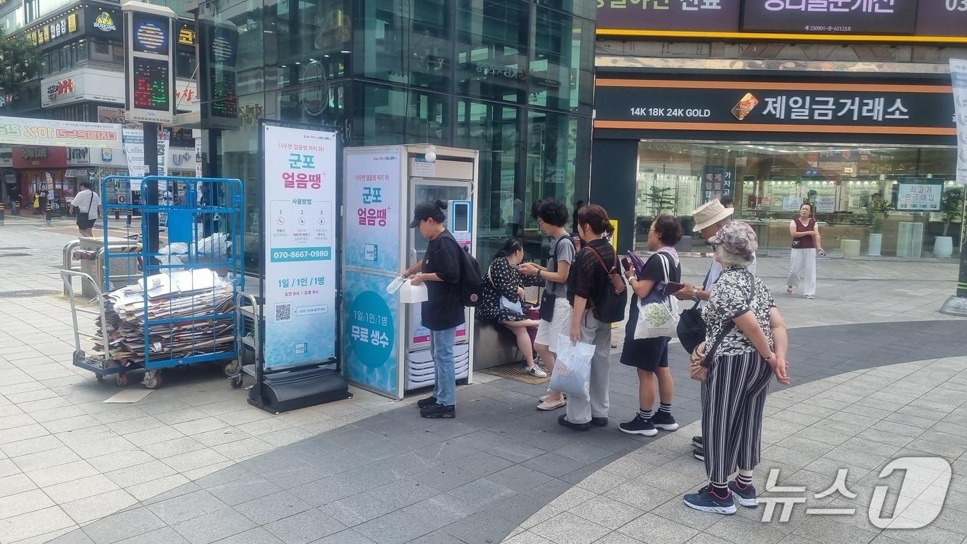 경기 군포시 인공지능&#40;AI&#41; 무인 냉장고 &#39;군포 얼음땡&#39; 설치 현장. &#40;군포시 제공. 재판매 및 DB 금지&#41; 2025.8.11/뉴스1