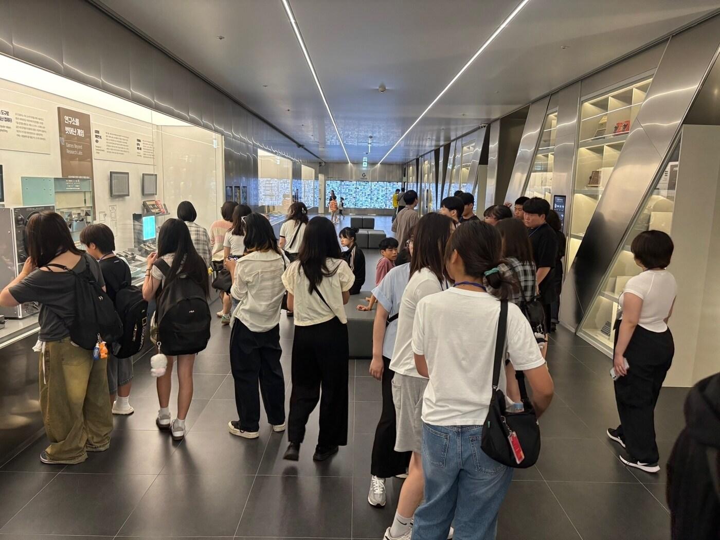 본문 이미지 - 게임물관리위원회가 이달 8일 넷마블게임박물관에서 가정 밖 청소년 59명을 대상으로 '굿게이머 진로체험 스쿨'을 진행했다.(게임물관리위원회 제공. 재판매 및 DB금지)2025.8.11/뉴스1