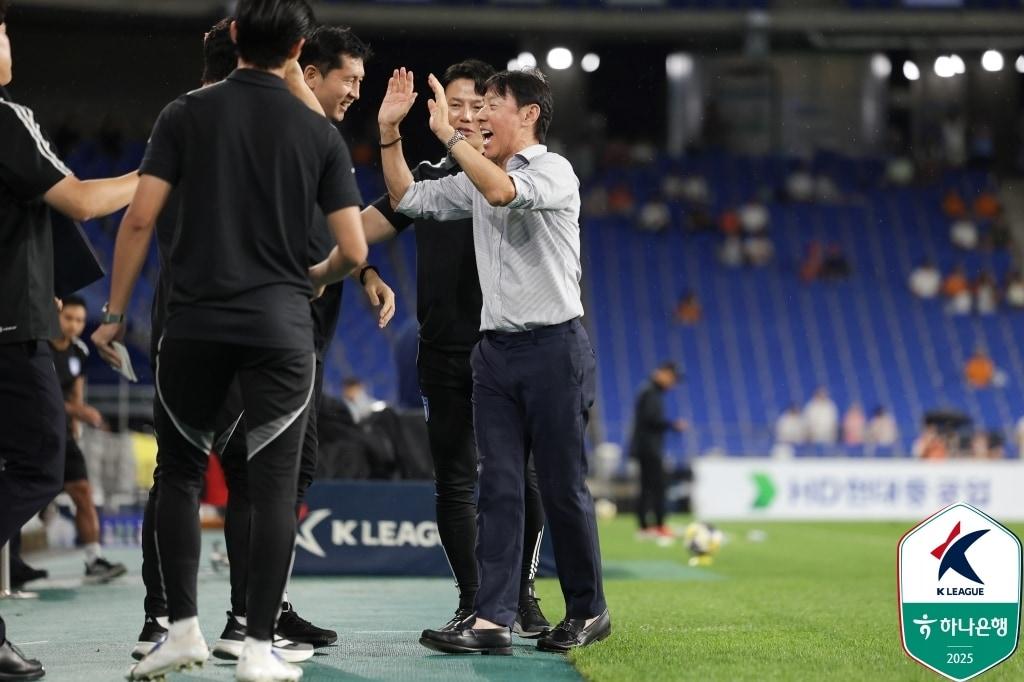 본문 이미지 - 신태용 울산 HD 감독. &#40;한국프로축구연맹 제공&#41;