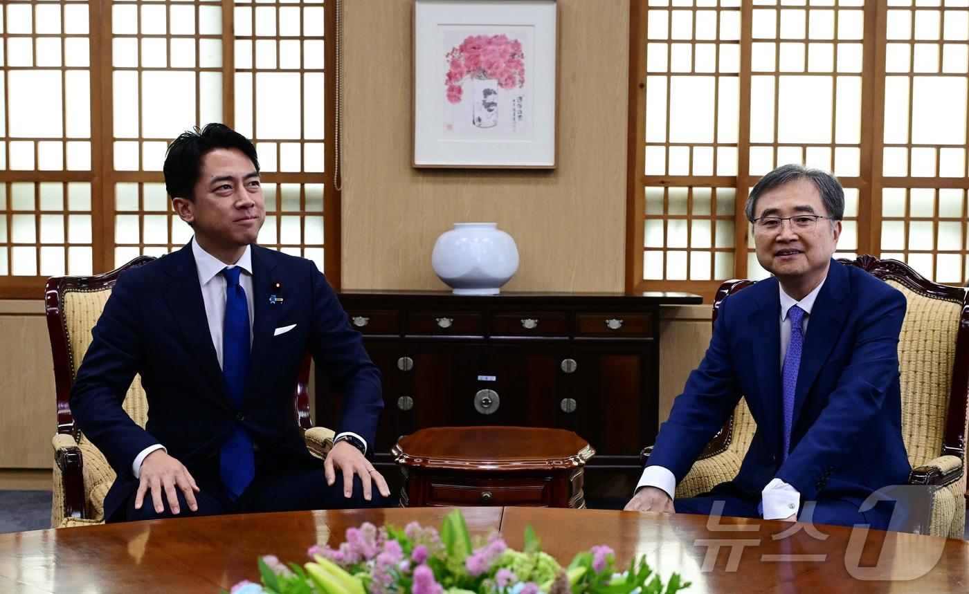 조현 외교부 장관이 11일 오후 서울 종로구 외교부에서 고이즈미 신지로 일 농림수산상과 면담을 앞두고 자리에 앉아 있다. (공동취재) 2025.8.11/뉴스1 ⓒ News1 임세영 기자