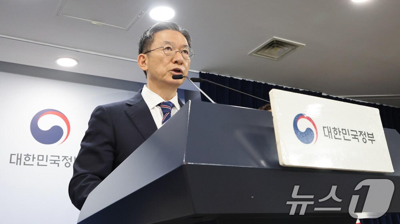 정성호 법무부 장관이 11일 오후 서울 종로구 정부서울청사에서 8·15 광복절 특별 사면 명단을 발표하고 있다. 2025.8.11/뉴스1 ⓒ News1 임세영 기자