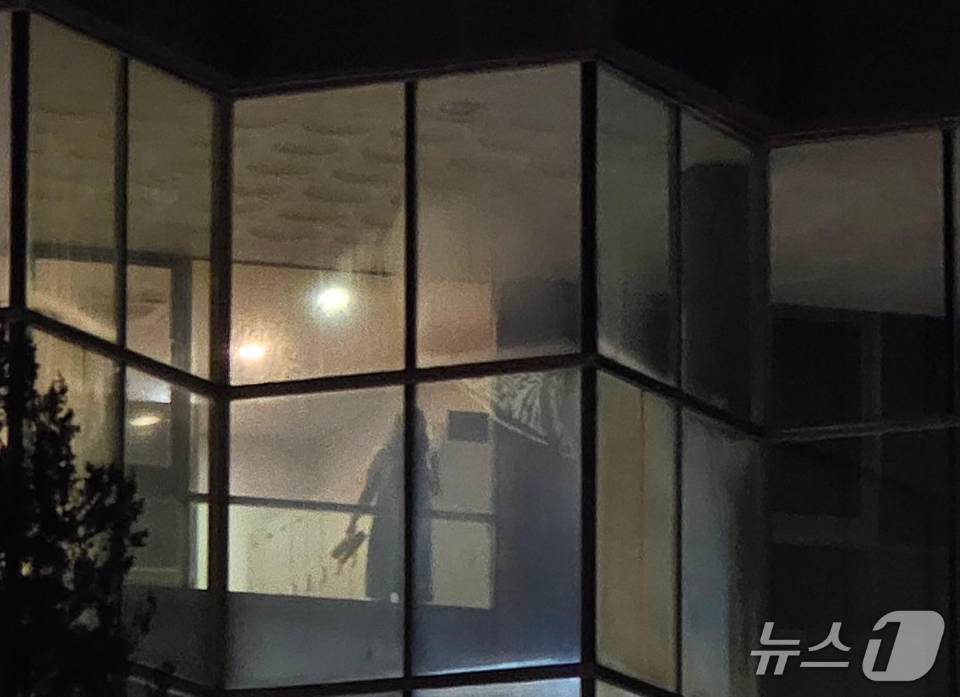 본문 이미지 - 경북 경주의 한 호텔 여자 사우나와 탈의실이 외부에서 훤히 들여다 보인다&#40;네이트판 갈무리&#41;2025.8.11/뉴스1