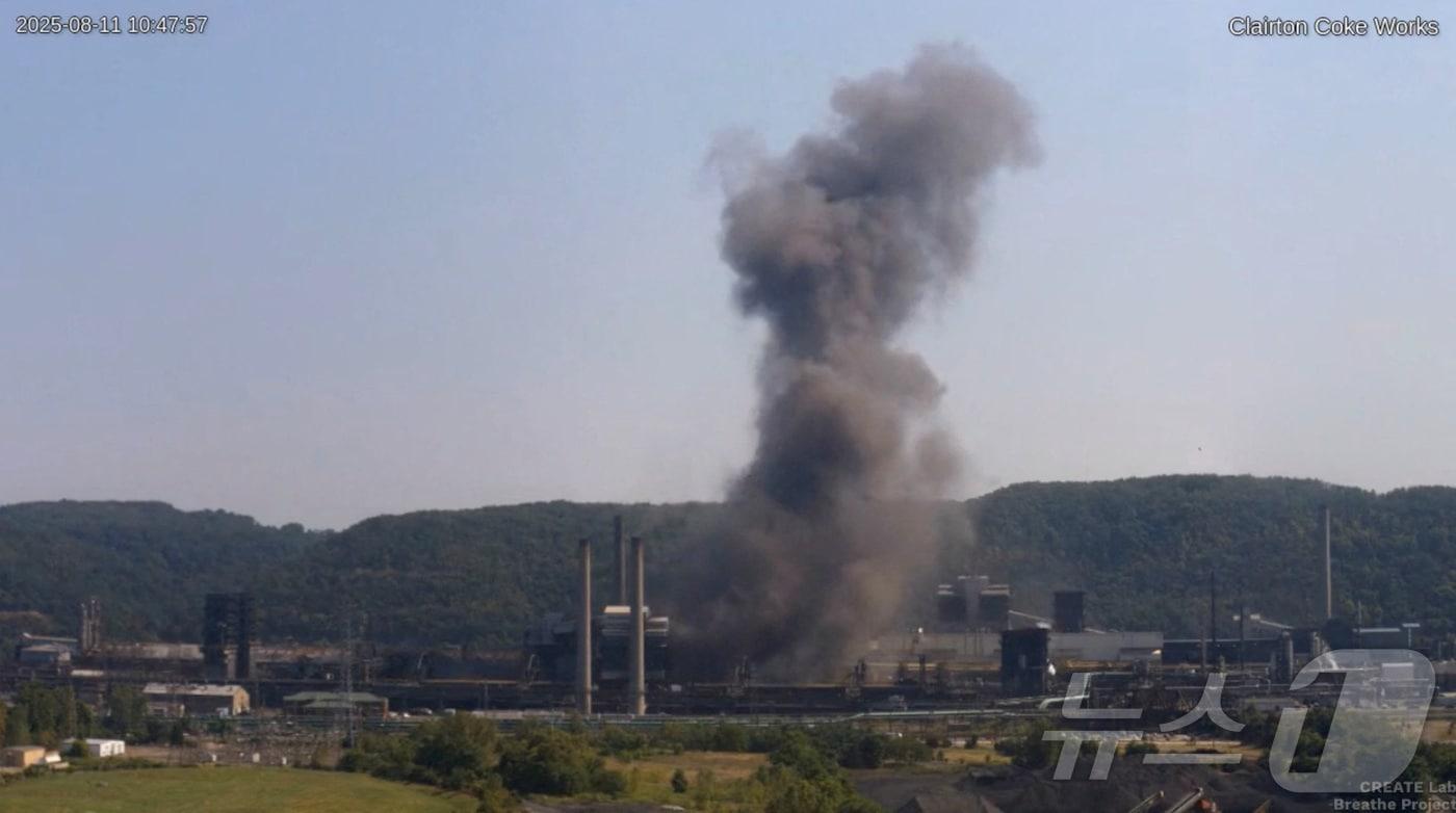 미국 펜실베이니아주에 위치한 US스틸의 클레어톤 코크 워크스에서 11일&#40;현지시간&#41; 폭발 사고가 발생해 최소 1명이 사망했다. 2025.8.11. ⓒ 로이터=뉴스1