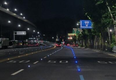 본문 이미지 - 성산로 태양광 LED 표지병 시공사례(서울시 제공)