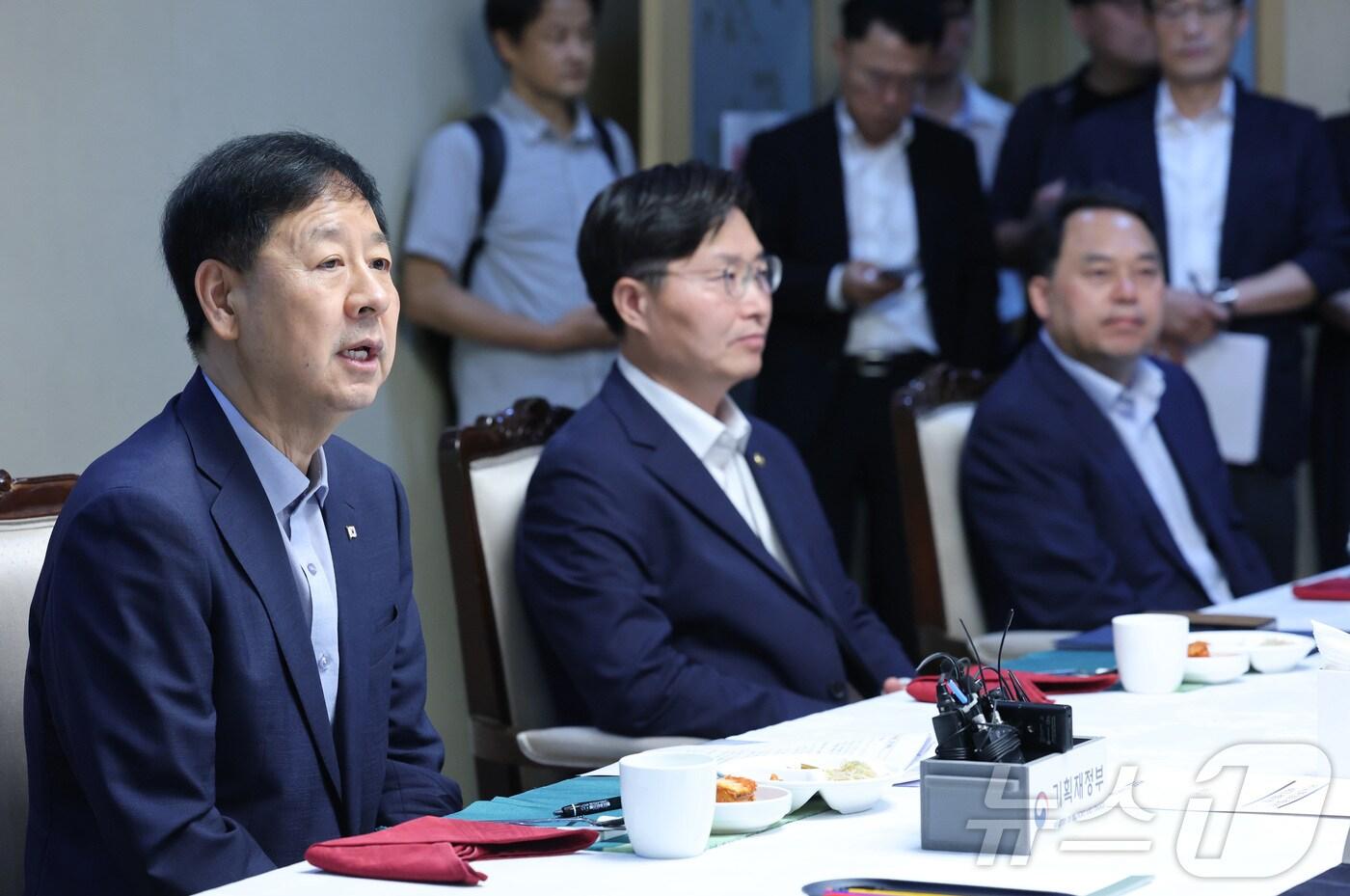 구윤철 경제부총리 겸 기획재정부 장관이 12일 오전 서울 종로구 정부서울청사에서 열린 4대 과학기술원 총장 간담회에서 발언을 하고 있다. 2025.8.12/뉴스1 ⓒ News1 임세영 기자