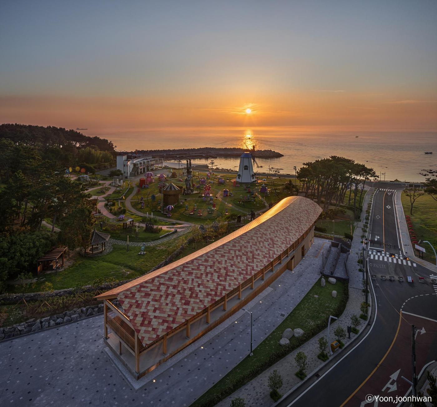 본문 이미지 - 간절루의 지붕에 '엑스톤(X-TONE)'이 적용된 모습. (사진 출처 :윤준환)
