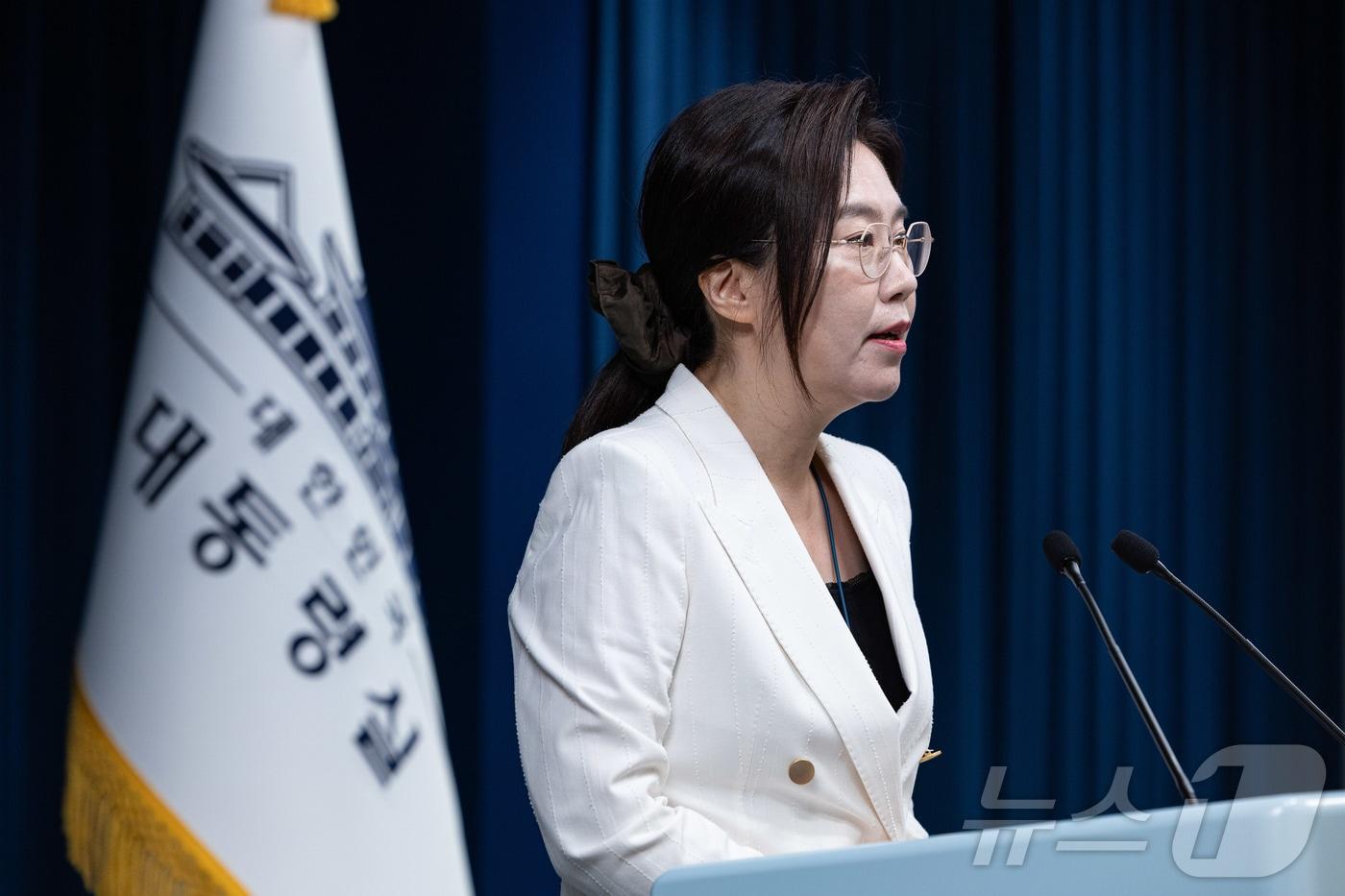 강유정 대통령실 대변인이 12일 서울 용산 대통령실 청사에서 한미 정상회담 개최 관련 브리핑을 하고 있다. 2025.8.12/뉴스1 ⓒ News1 이재명 기자