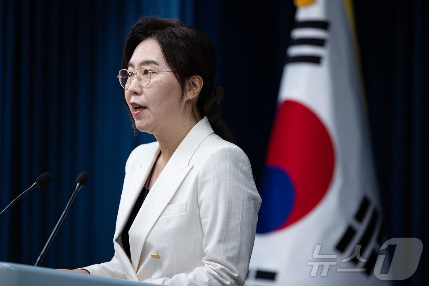 강유정 대통령실 대변인이 12일 서울 용산 대통령실 청사에서 한미 정상회담 개최 관련 브리핑을 하고 있다. 2025.8.12/뉴스1 ⓒ News1 이재명 기자