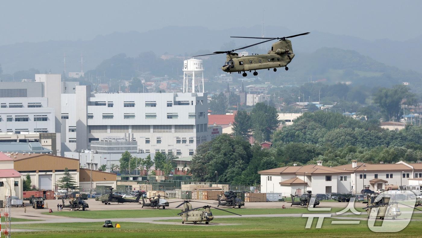  경기 평택시 팽성읍 주한미군기지 캠프 험프리스에 헬기가 기동하고 있다. &#39; 2025.8.12/뉴스1 ⓒ News1 김영운 기자