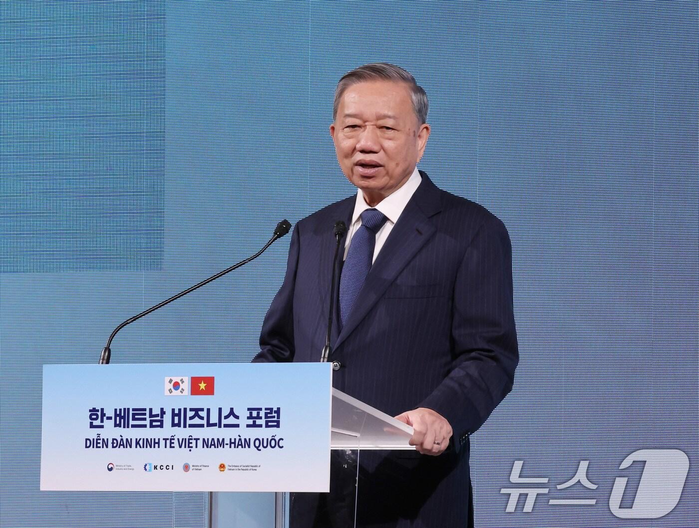 본문 이미지 - 또 럼 베트남 공산당 서기장이 지난 8월 12일 오전 서울 중구 롯데호텔서울에서 열린 한-베트남 비즈니스 포럼에서 기조연설을 하고 있다. 2025.8.12/뉴스1 ⓒ News1 청사사진기자단