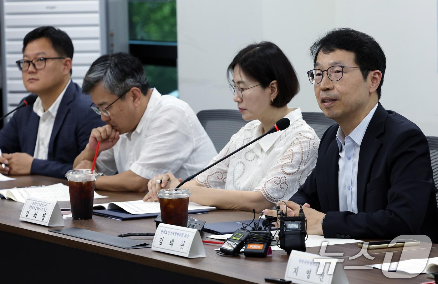 의사인력 수급추계위원회 위원장으로 선출된 김태현 한국보건경제정책학회 회장이 12일 오후 서울 중구 남대문로 T타워에서 열린 의사인력 수급추계위원회 제1차 회의에서 모두 발언을 하고 있다. 2025.8.12/뉴스1 ⓒ News1 박정호 기자