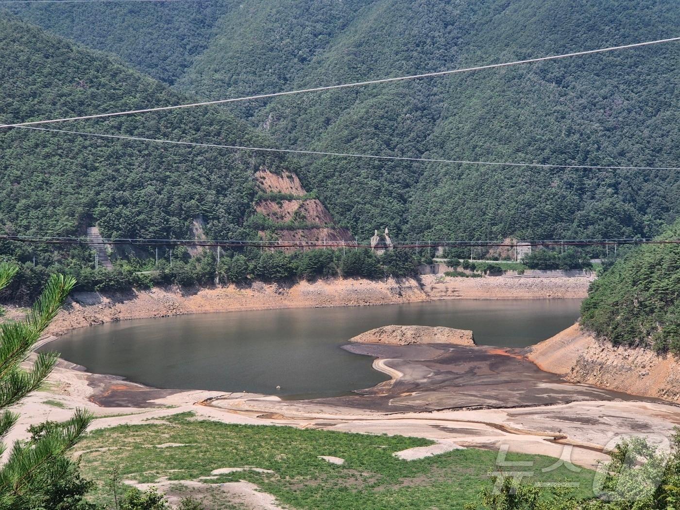 본문 이미지 - 최근 극심한 가뭄으로 메마르고 있는 강원 강릉시 성산면 오봉리 오봉저수지.&#40;뉴스1 DB&#41; ⓒ News1 윤왕근 기자