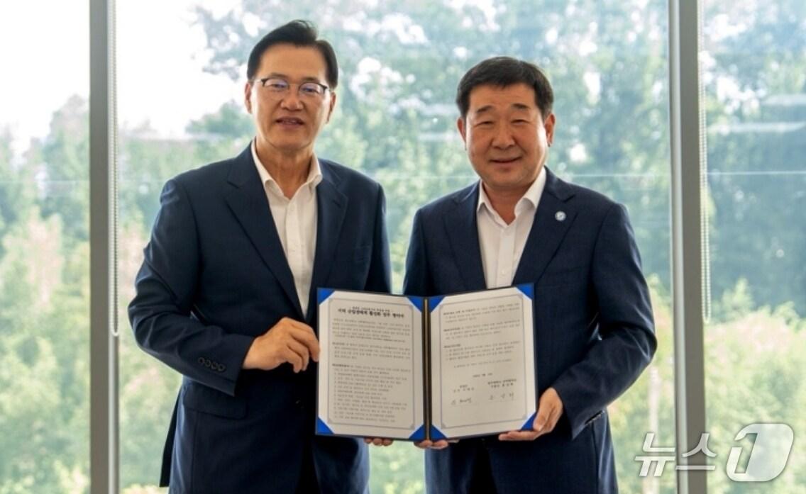 본문 이미지 - 충북 증평군이 지역 산업경쟁력 강화를 위해 청주대학교 산학협력단과 손을 잡았다.(증평군 제공, 재판매 및 DB금지)/뉴스1