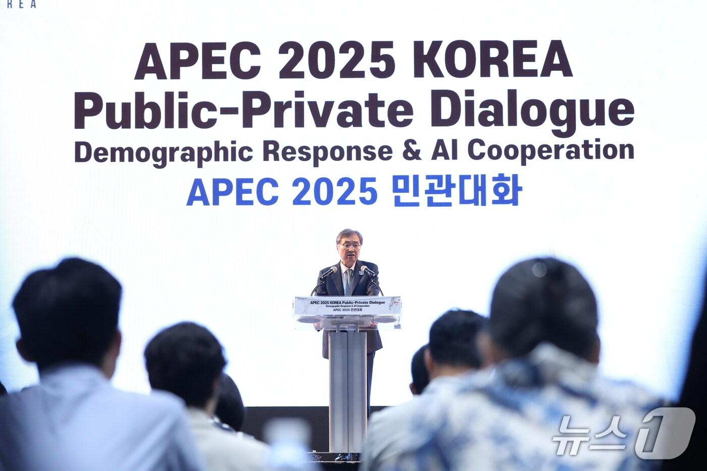 조현 외교부 장관이 12일  인천 송도에서 열린 &#39;아시아태평양경제협력체&#40;APEC&#41; 2025 민관대화&#39;에서 환영사를 했다. 2025.08.12. &#40;외교부 제공&#41;