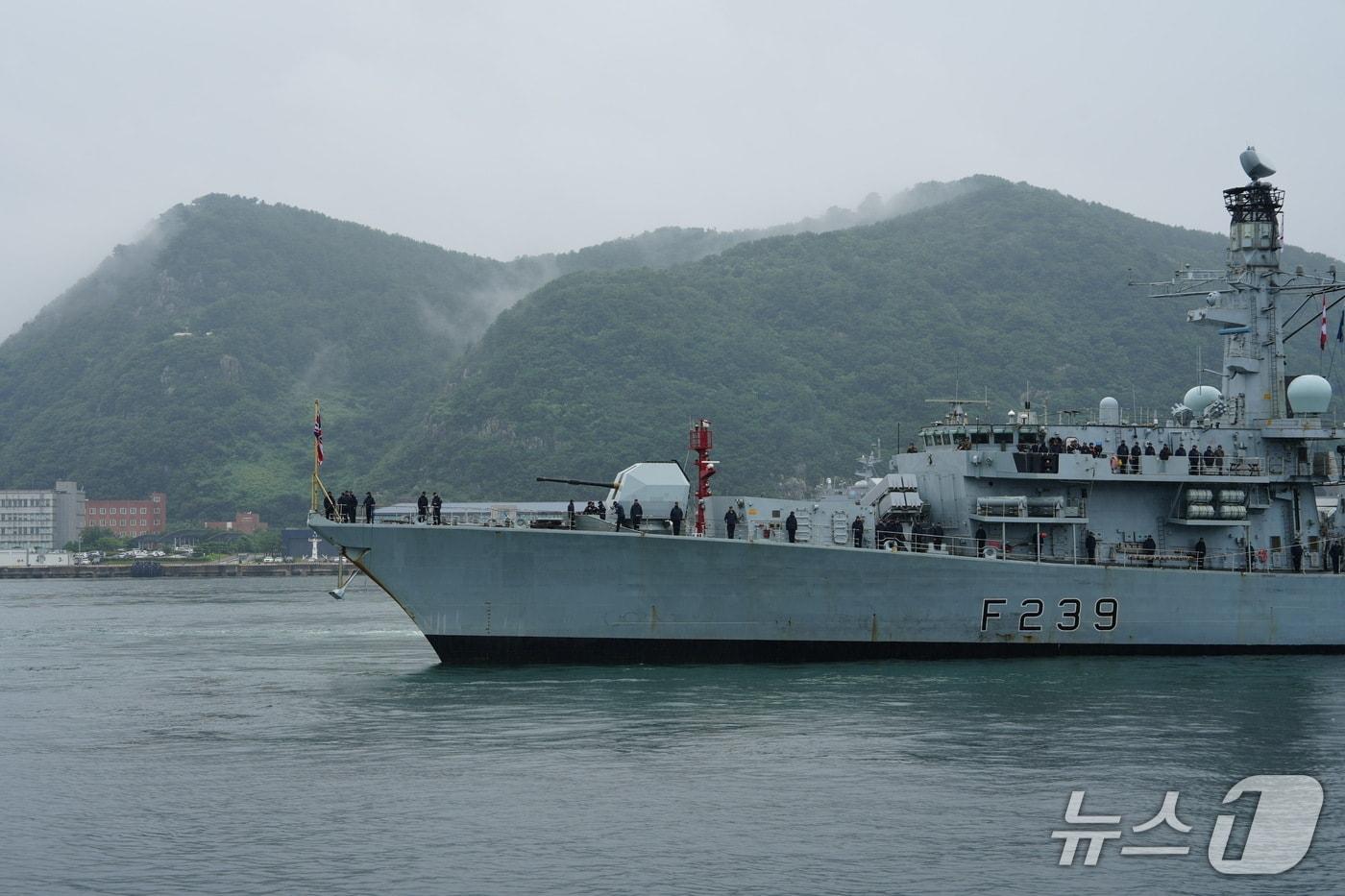 영국 해군 호위함 리치몬드함의 12일 부산항 입항 모습. &lt;출처=주한 영국대사관 제공&gt;