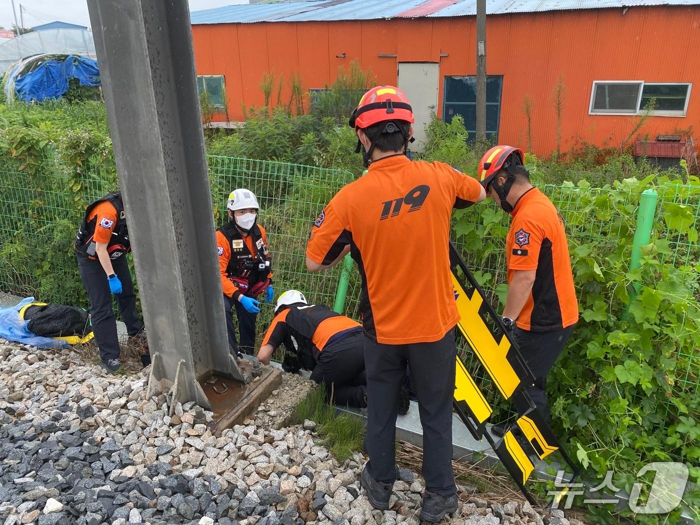 본문 이미지 - 정읍 열차 사고 현장.(전북소방본부 제공. 재판매 및 DB금지)