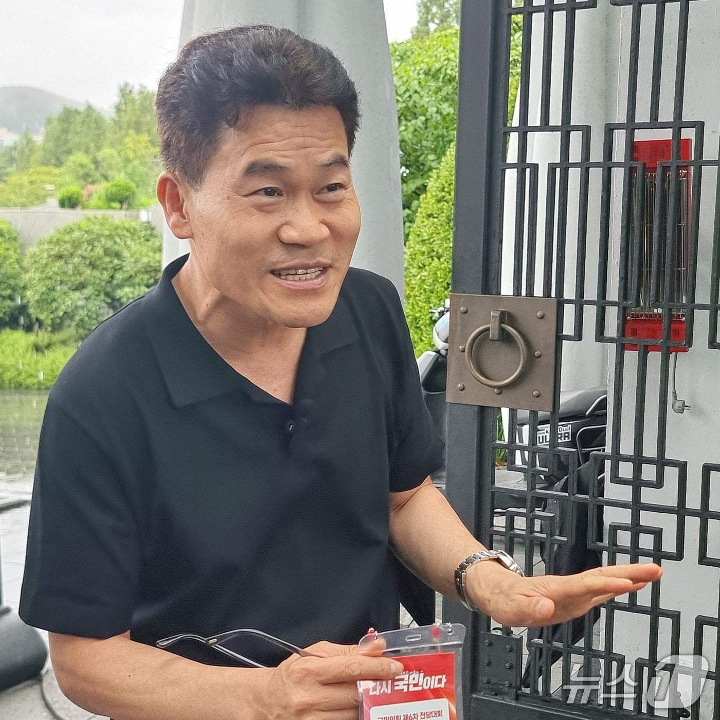 본문 이미지 - 전한길 전한길뉴스 발행인이 12일 부산 남구 유엔기념공원에서 발언하고 있다.2025.8.12/뉴스1 ⓒ News1 임순택 기자