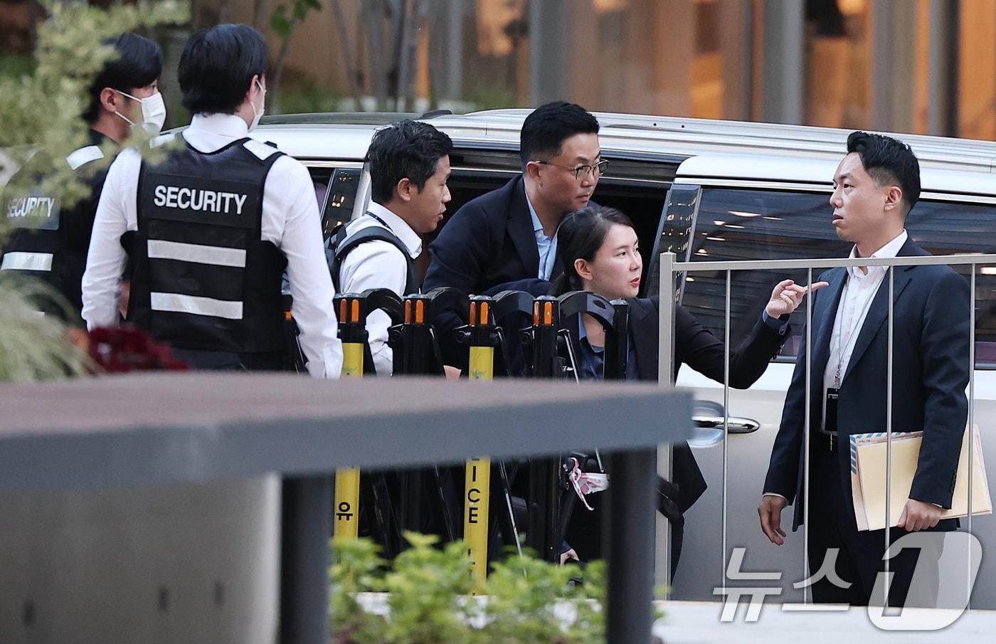 김건희 여사 일가의 '집사'로 알려진 김예성 씨가 12일 서울 종로구에 마련된 김건희 특검팀(특별검사 민중기) 사무실로 조사를 받기 위해 출석하고 있다. 2025.8.12/뉴스1 ⓒ News1 김성진 기자