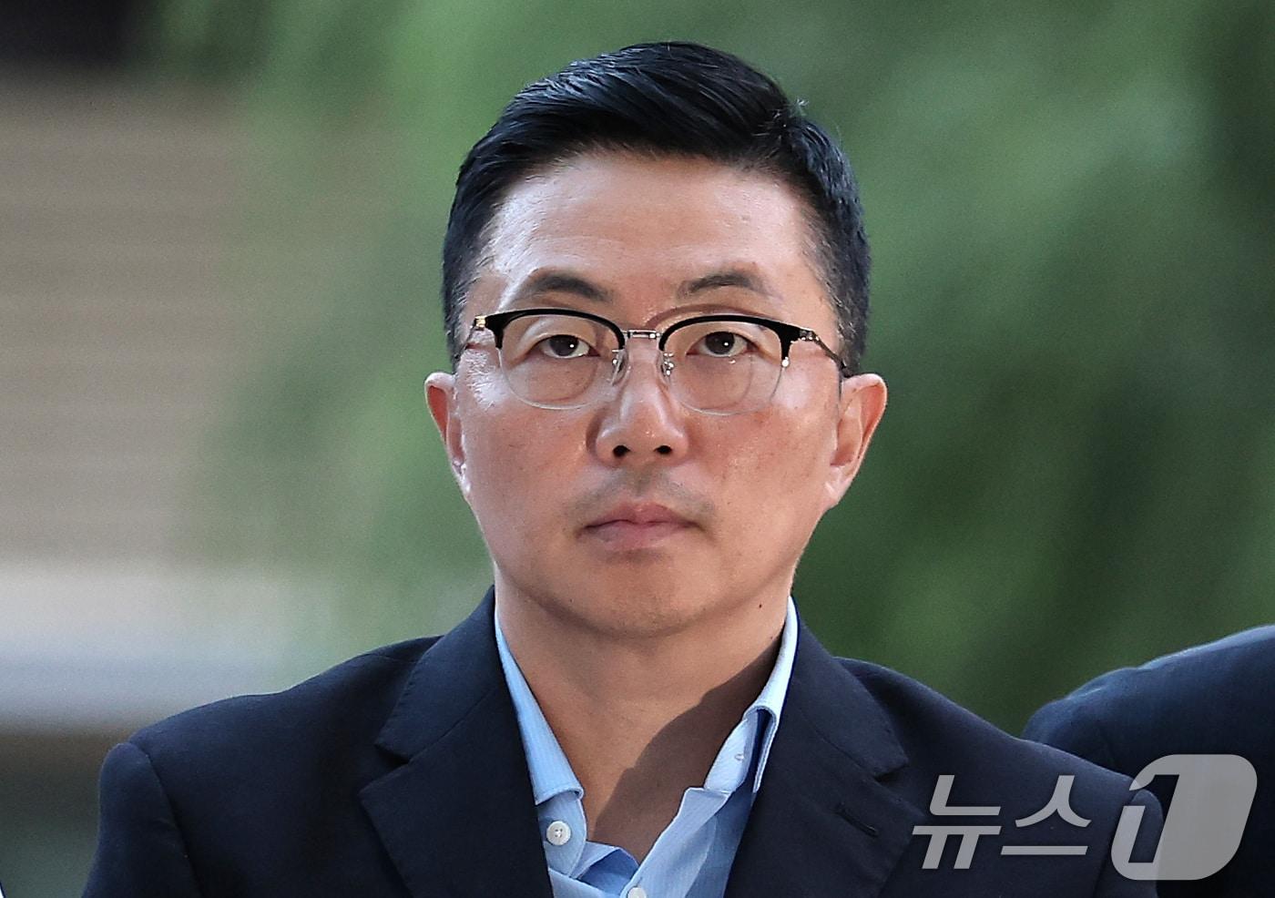 김건희 여사 일가의 &#39;집사&#39;로 알려진 김예성 씨가 12일 인천국제공항에서 체포돼 서울 종로구에 마련된 김건희 특검팀&#40;특별검사 민중기&#41; 사무실로 조사를 받기 위해 출석하고 있다. 2025.8.12/뉴스1 ⓒ News1 김성진 기자