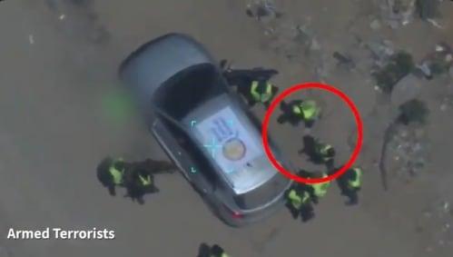 본문 이미지 - 국제 구호단체 WCK로 위장한 무장 대원들. ( X계정 'Eylon Levy')