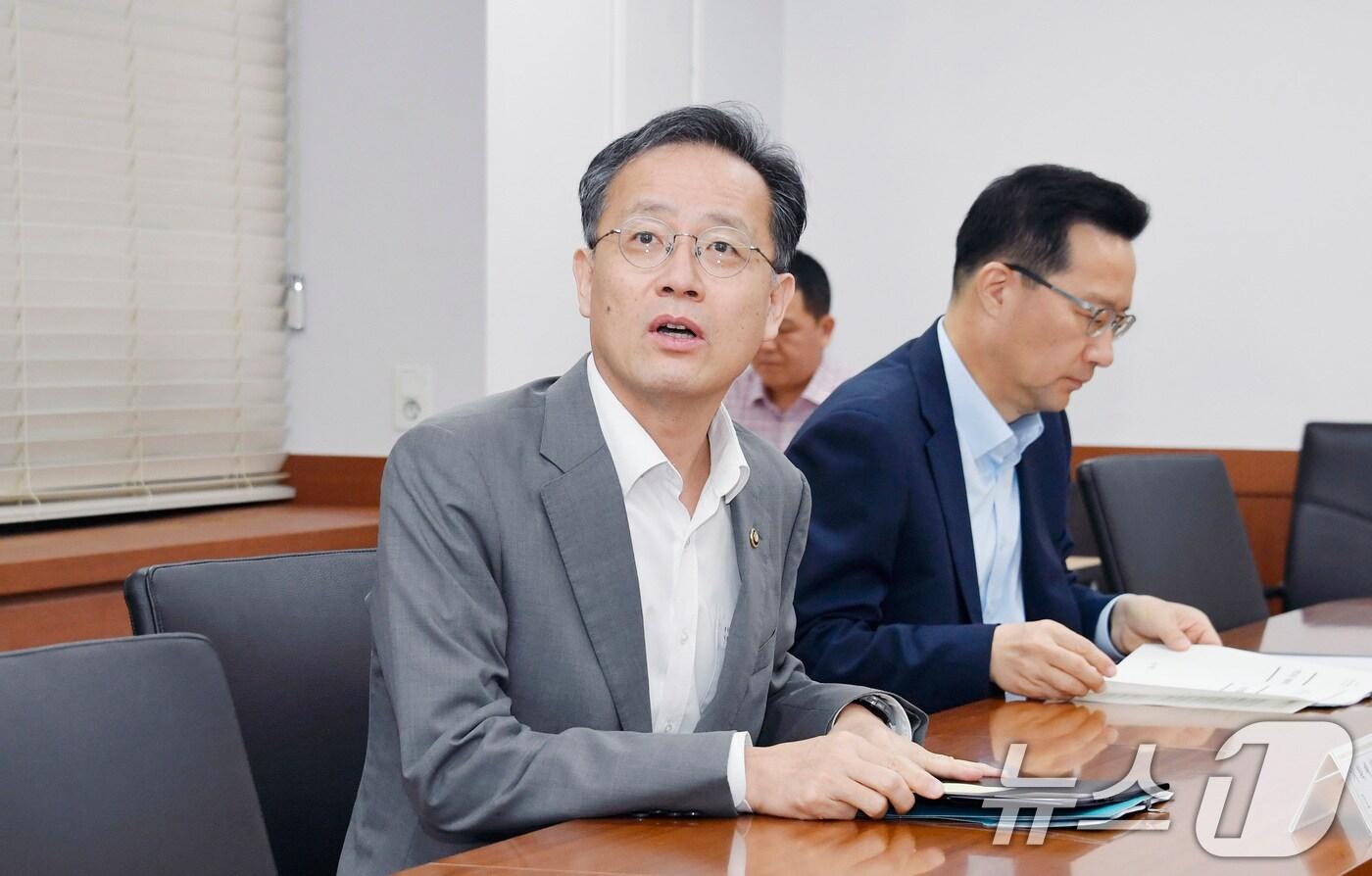 이형일 기획재정부 차관이 13일 서울 종로구 정부서울청사에서 열린 &#39;제53차 물가관계차관회의&#39;를 주재하고 있다. &#40;기획재정부 제공. 재판매 및 DB 금지&#41; 2025.8.13/뉴스1