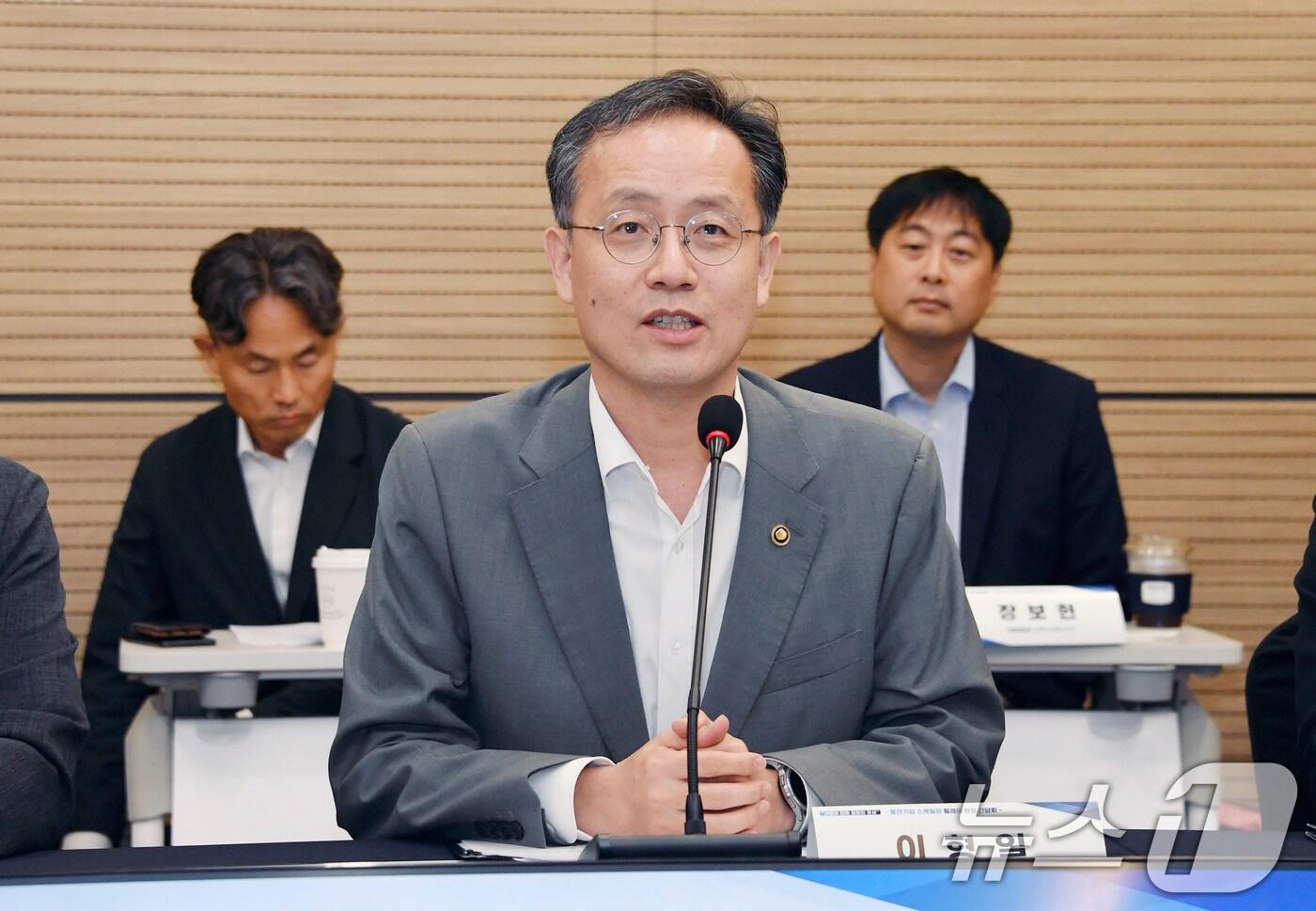 이형일 기획재정부 차관이 13일 서울 마포구 상장회사회관에서 열린 '중견기업 스케일업 릴레이 현장 간담회'에 참석해 모두발언을 하고 있다. (기획재정부 제공. 재판매 및 DB 금지) 2025.8.13/뉴스1