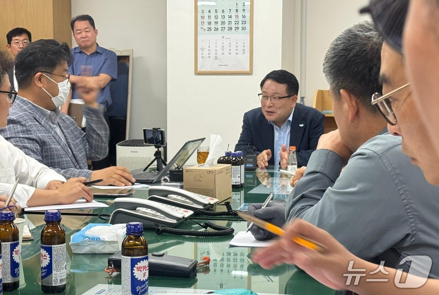 13일 정헌율 익산시장이 시청 기자실에서 진행된 간담회에서 답변하고 있다. 2025.8.13/뉴스1 장수인 기자