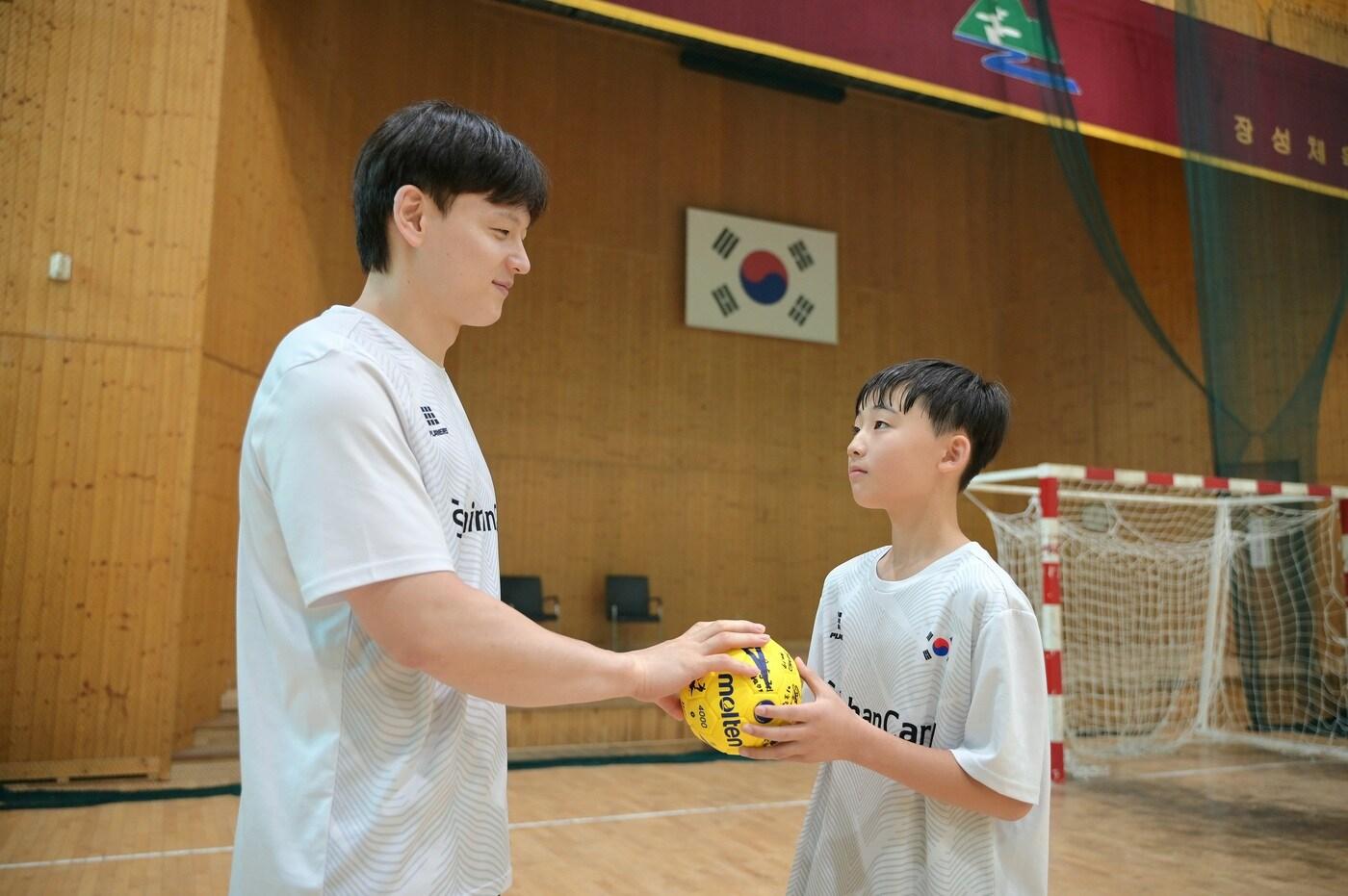 2025 남자 핸드볼 국가대표팀·꿈나무 재능기부 행사(대한핸드볼협회 제공) 