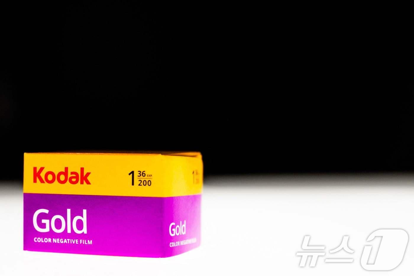 미국 텍사스주 오스틴에 있는 카메라 상점에서 12일 코닥 골드 필름을 전시하고 있다. 2025.8.12 ⓒ AFP=뉴스1 ⓒ News1 강민경 기자