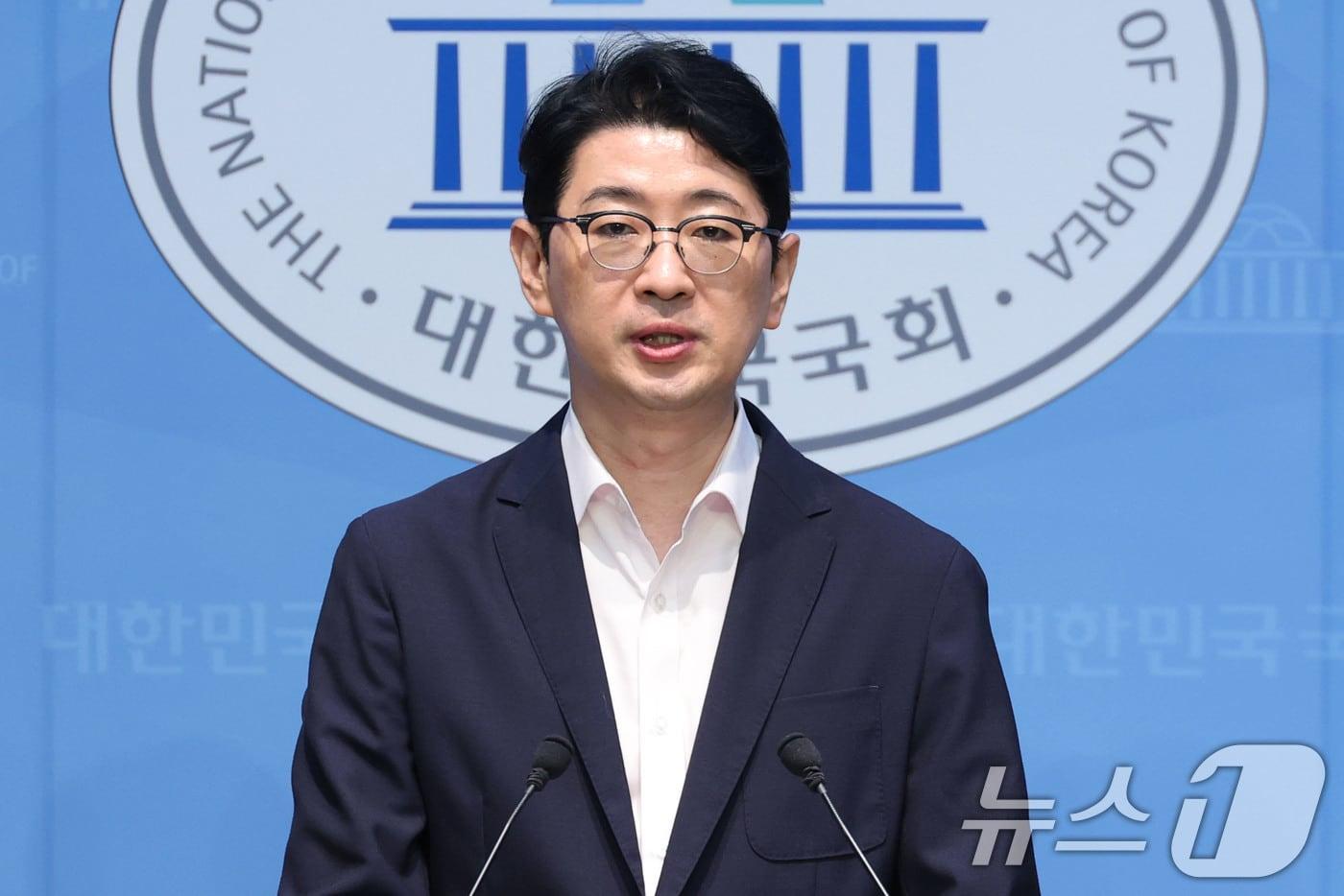 주진우 국민의힘 의원이 13일 오후 서울 여의도 국회 소통관에서 특혜·공범 사면 금지법 발의 기자회견을 하고 있다. 2025.8.13/뉴스1 ⓒ News1 이광호 기자