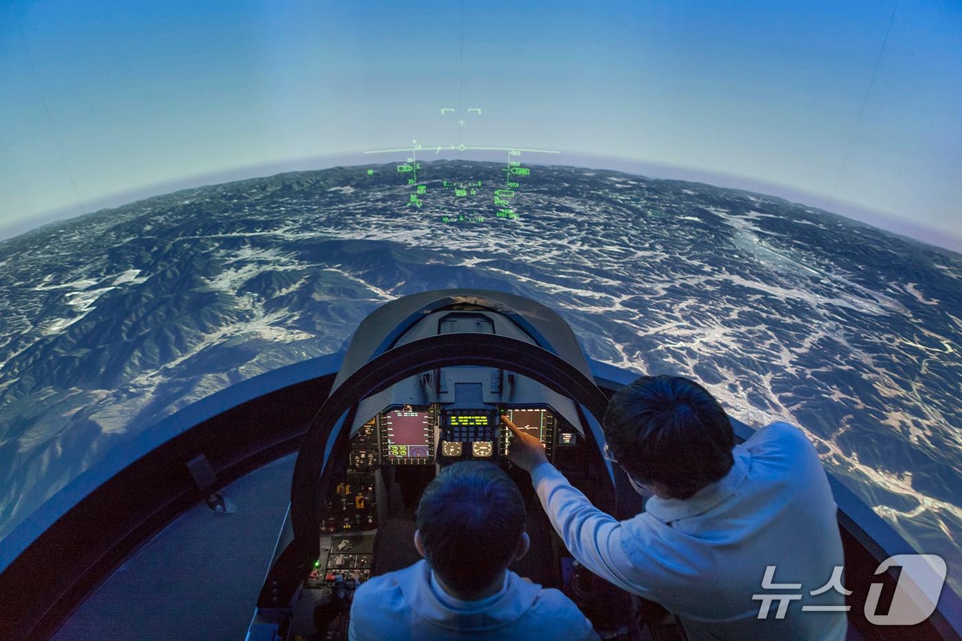 AI기반 전술개발 훈련용 모의비행훈련체계 시스템(한국항공우주산업 제공)