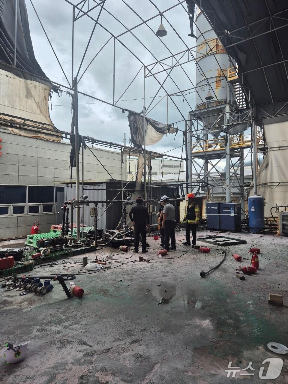 본문 이미지 -  아산 둔포면 신남리 공장 화재 현장. (아산소방서 제공, 재판매 및 DB금지) / 뉴스1