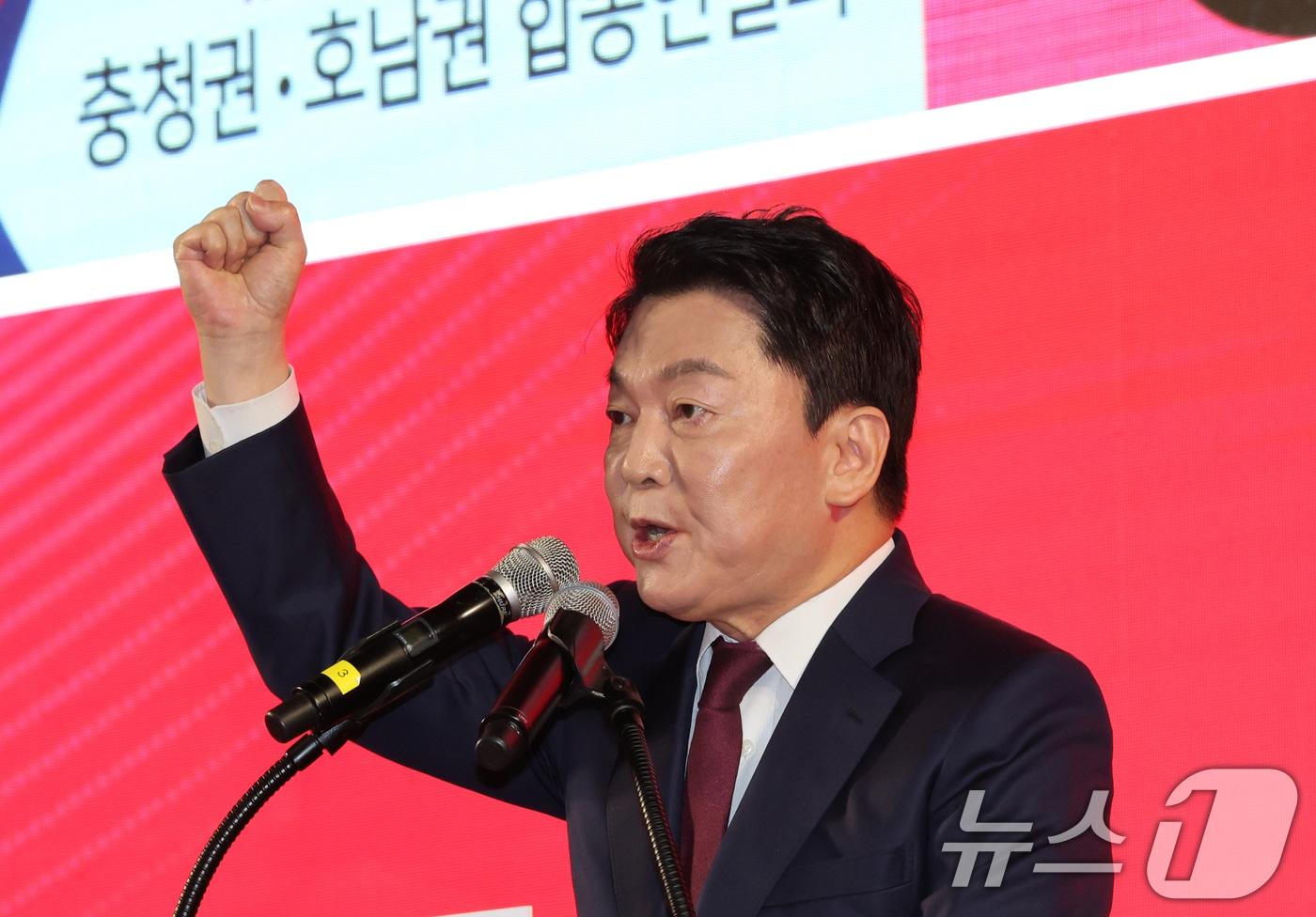 안철수 국민의힘 당대표 후보가 13일 대전 배재대에서 열린 국민의힘 제6차 전당대회 충청·호남 합동연설회에서 지지를 호소하고 있다. 2025.8.13/뉴스1 ⓒ News1 김기태 기자