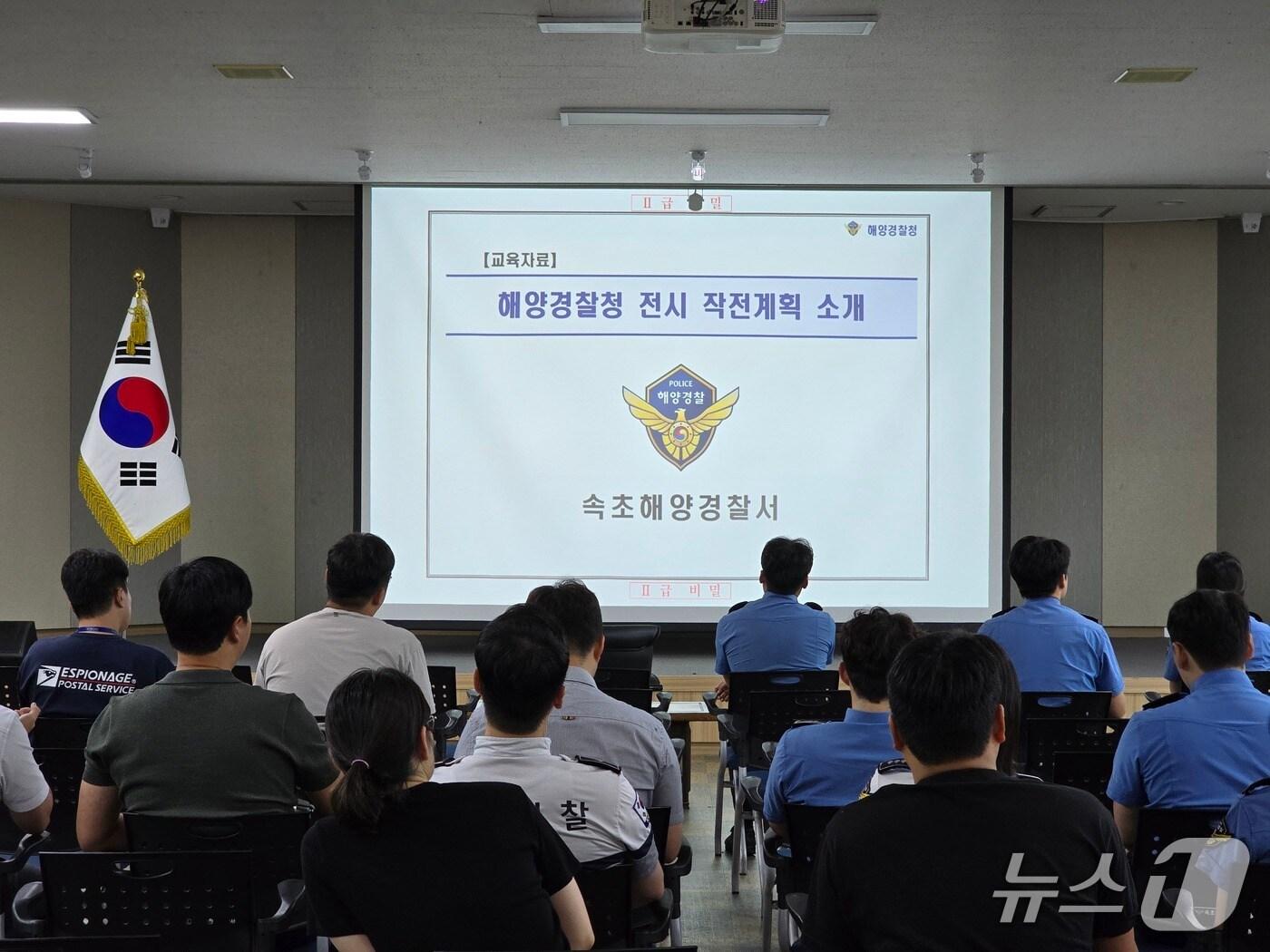 본문 이미지 - 속초해경 을지훈련 대비 전시 훈련.(속초해경 제공, 재판매 및 DB 금지) 2025.8.13/뉴스1