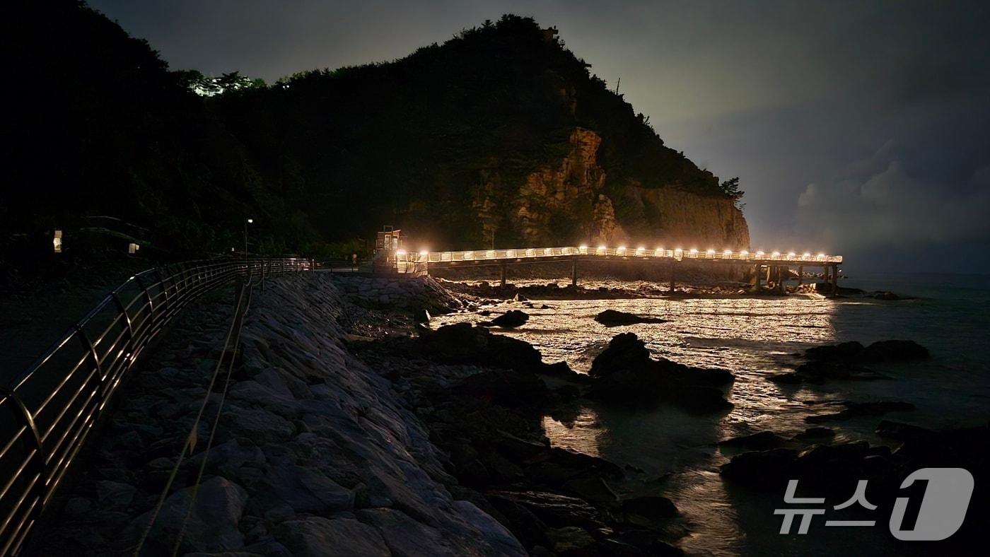 정동심곡 바다부채길 야간개장.(강릉관광개발공사 제공, 재판매 및 DB 금지) 2025.8.13/뉴스1
