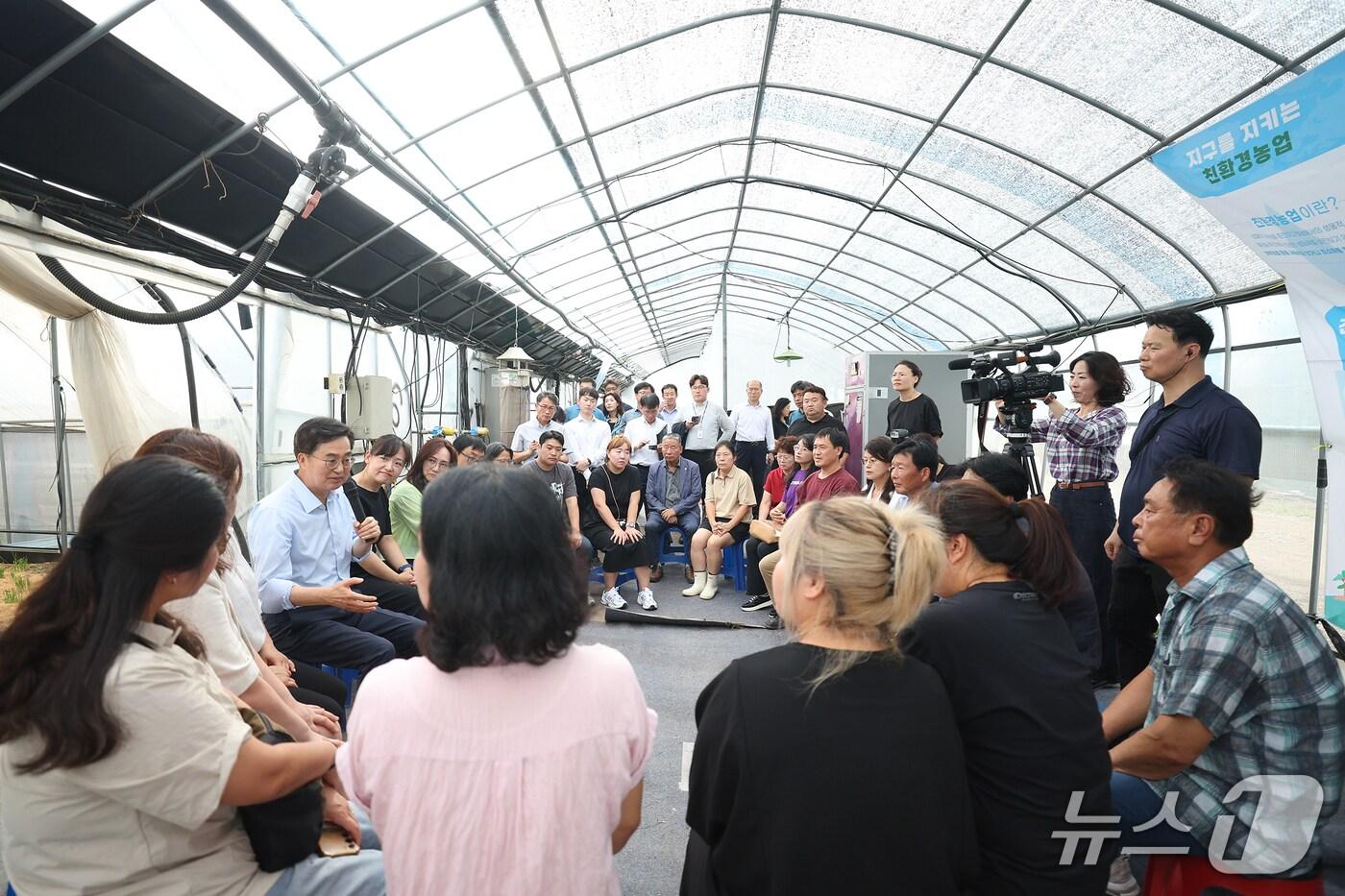 13일 오후 김동연 경기도지사가 우리의 아이들을 위한 건강한 먹거리 -친환경 급식 농산물 생산 현장 간담회에서 인사말을 하고 있다.&#40;경기도 제공. 재판매 및 DB금지&#41;