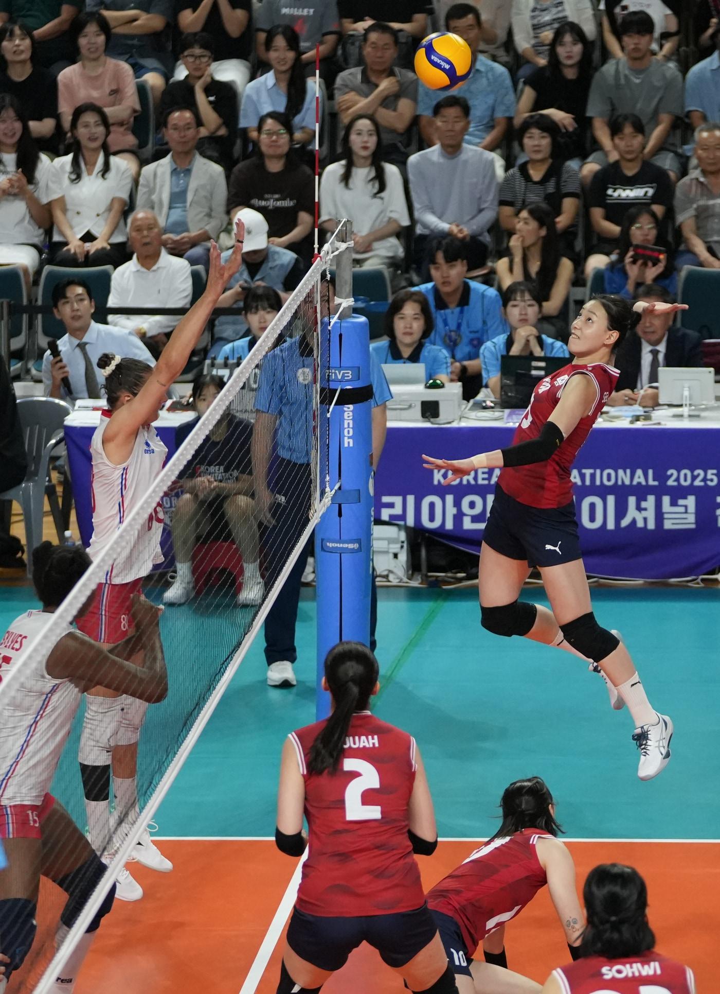 본문 이미지 - 한국 여자배구 대표팀이 프랑스에 2-3으로 졌다.&#40;대한배구협회 제공&#41; 
