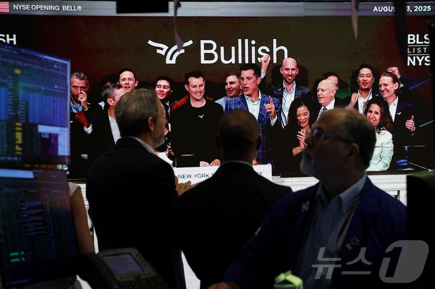 13일(현지 시각) 미국의 암호화폐 거래소 불리쉬가 뉴욕증시 상장에 성공하자 직원들이 환호하고 있다. ⓒ 로이터=뉴스1 ⓒ News1 박형기 기자