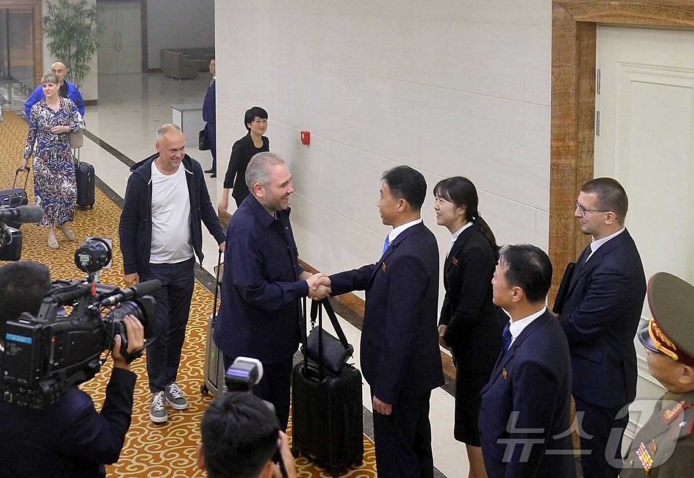 (평양 노동신문=뉴스1) = 북한 노동당 기관지 노동신문은 14일 러시아연방 문화성 대표단이 북한의 조국해방(광복) 80주년을 맞아 평양에 도착했다고 보도했다. [국내에서만 사용가능. 재배포 금지. DB 금지. For Use Only in the Republic of Korea. Redistribution Prohibited] rodongphoto@news1.kr