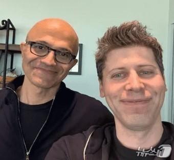 본문 이미지 - 사티야 나델라 MS CEO&#40;왼쪽&#41;과 샘 올트먼 오픈AI CEO&#40;샘 올트먼 CEO X 갈무리&#41;