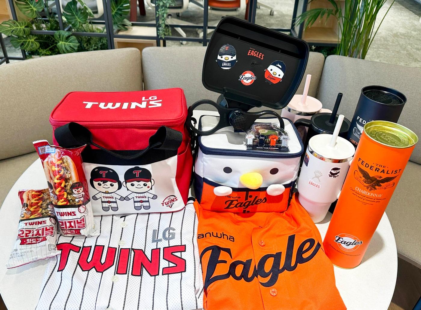 본문 이미지 - GS25가 LG트윈스, 한화이글스와 협업을 통해 출시하는 굿즈 상품(GS25 제공)